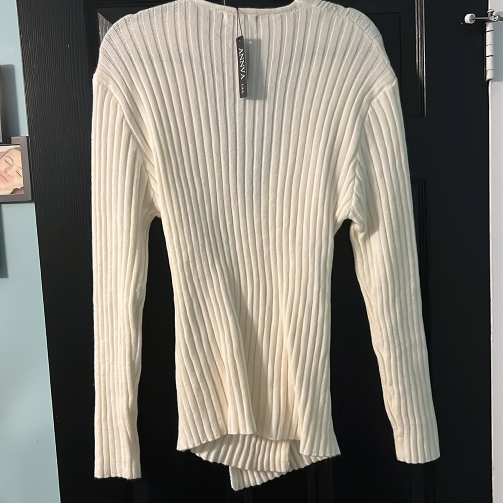 NEW Elegant White V-Neck Sweater Size XL - Picture 3 of 4